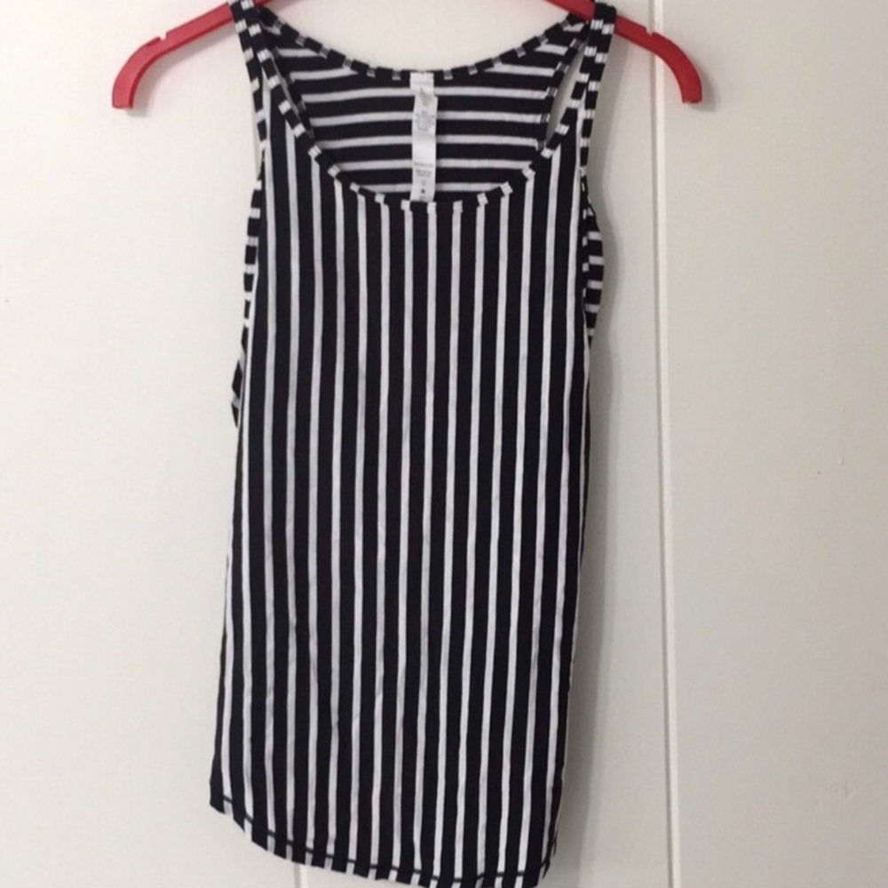 Great condition size 2 Lululemon tank